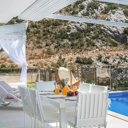 Islamlar Sleeps 4 With Pool Air Con And Wifi فيلة